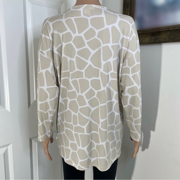 Michael Kors V-Neck Giraffe Print Flowy Top with Gold Zipper - Picture 4 of 6
